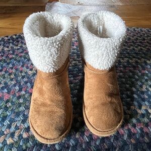 Girls tan lined winter booties.